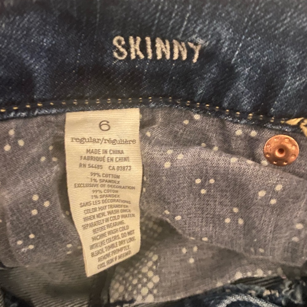 American eagle lightly distressed jeans. Hardly worn.